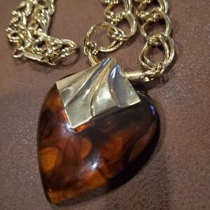 Vtg Tortoise Shell Style Lucite Heart Pendant Choker Necklace Goldtone Chain